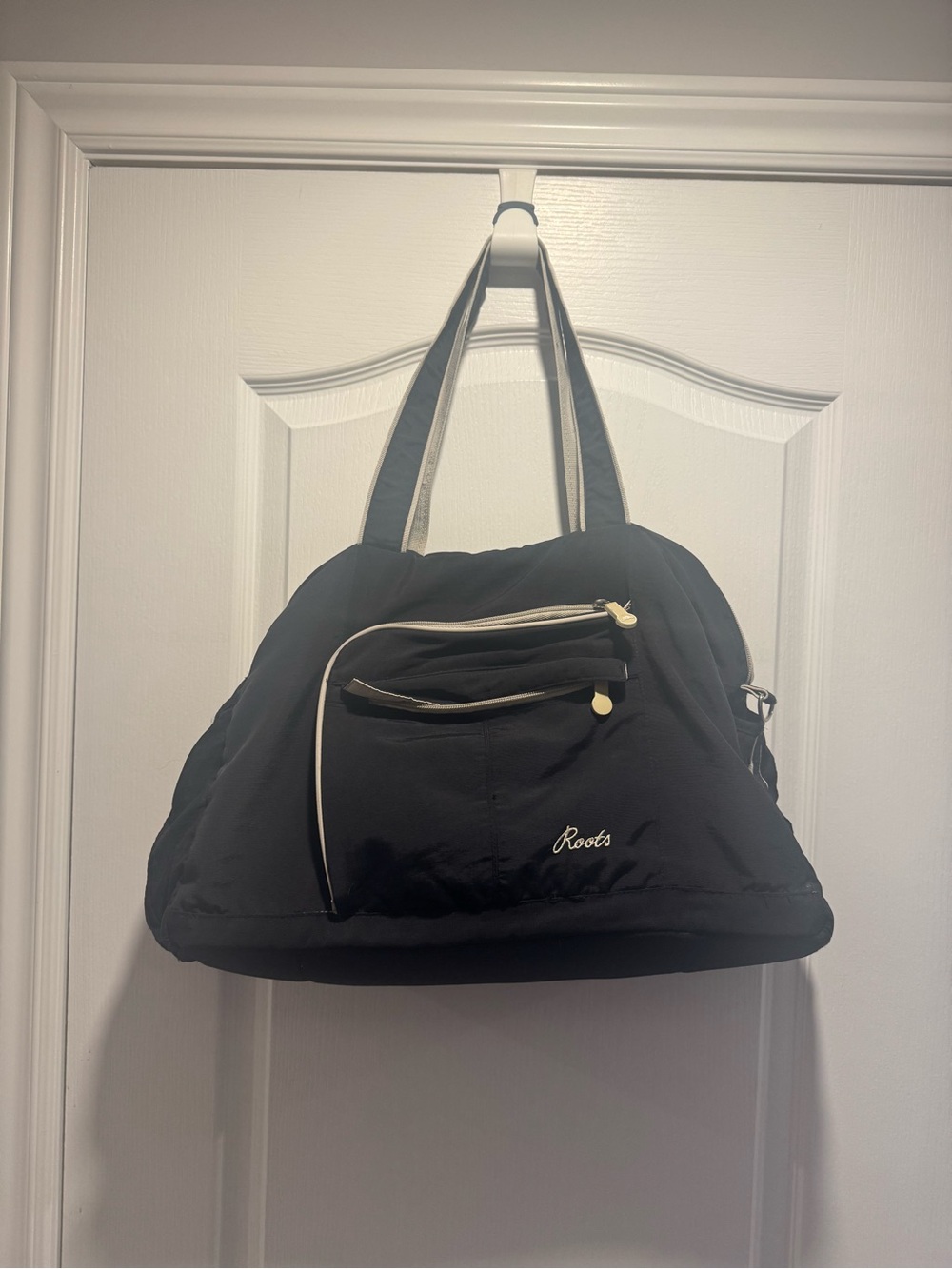 Roots Vintage Black Nylon Weekender Duffle Bag Travel Gym Carry On Medium
